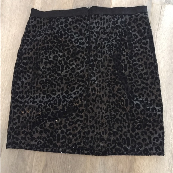 Black mini skirt - Picture 3 of 3